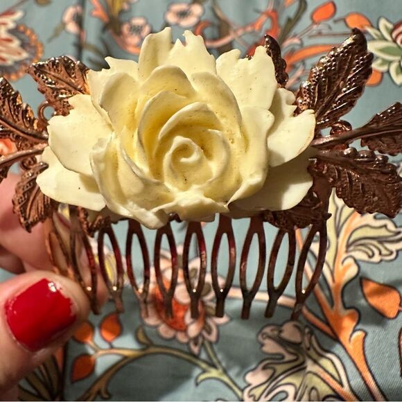 Ivory Rose Hair Comb - Picture 1 of 7